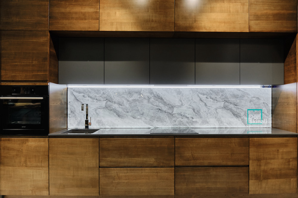 Коли скло починає світитися й жити разом із домом